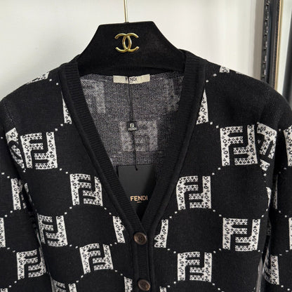 Double-F Letter V-Neck Long-Sleeve Knit Cardigan 1025092318