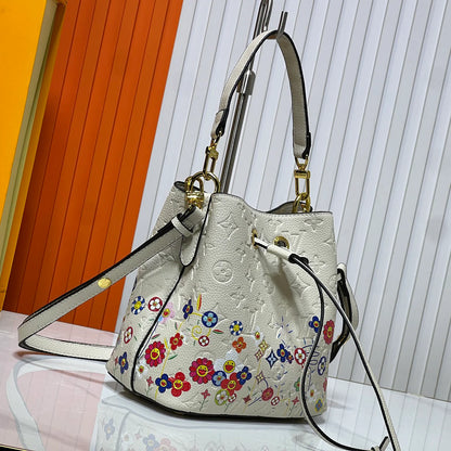 L Co-branded Bucket Bag 1025061708