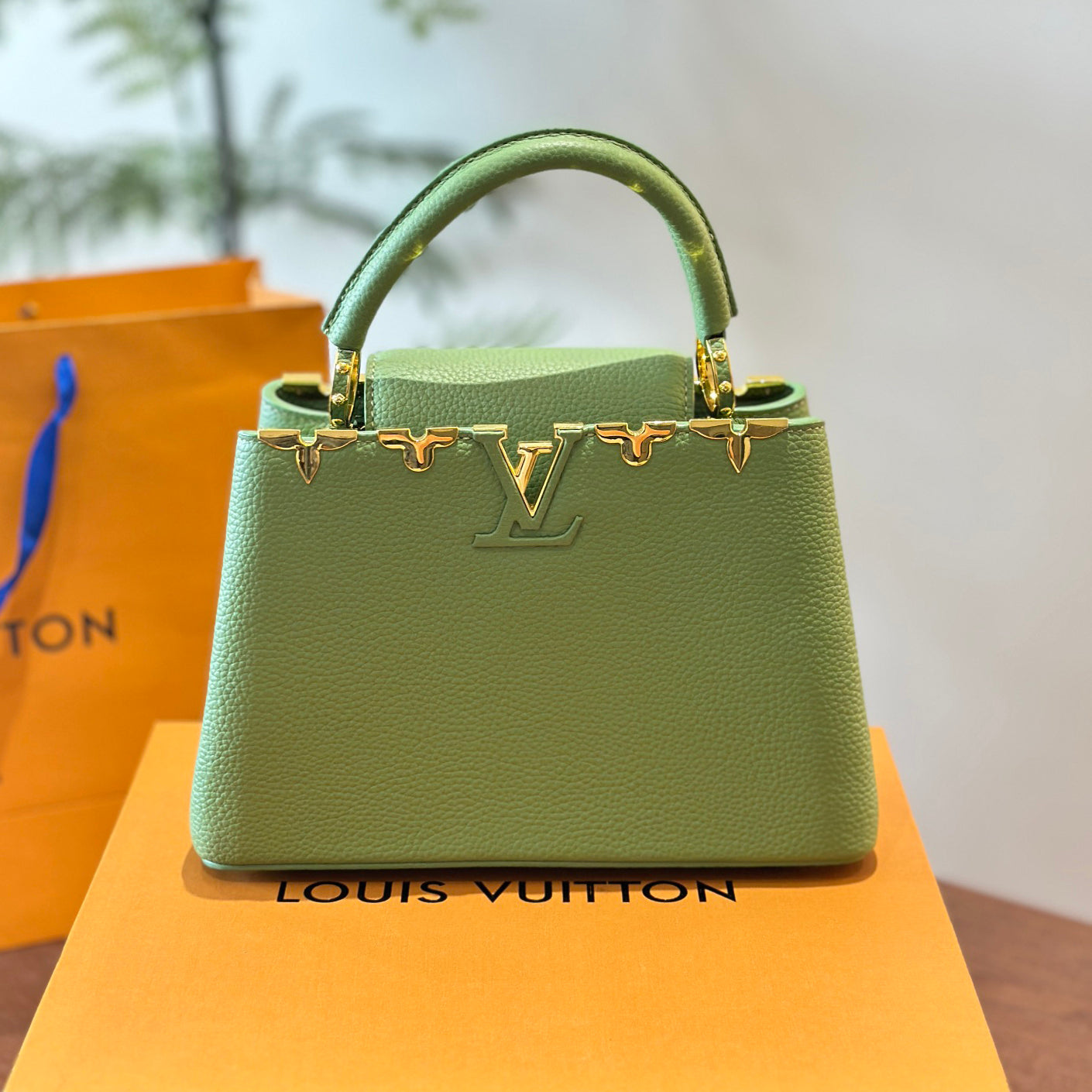 New Capucines Metallic Flower Trim Handbag 1824042604