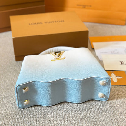 V-Capucines Shell Tote Bag 0724061308