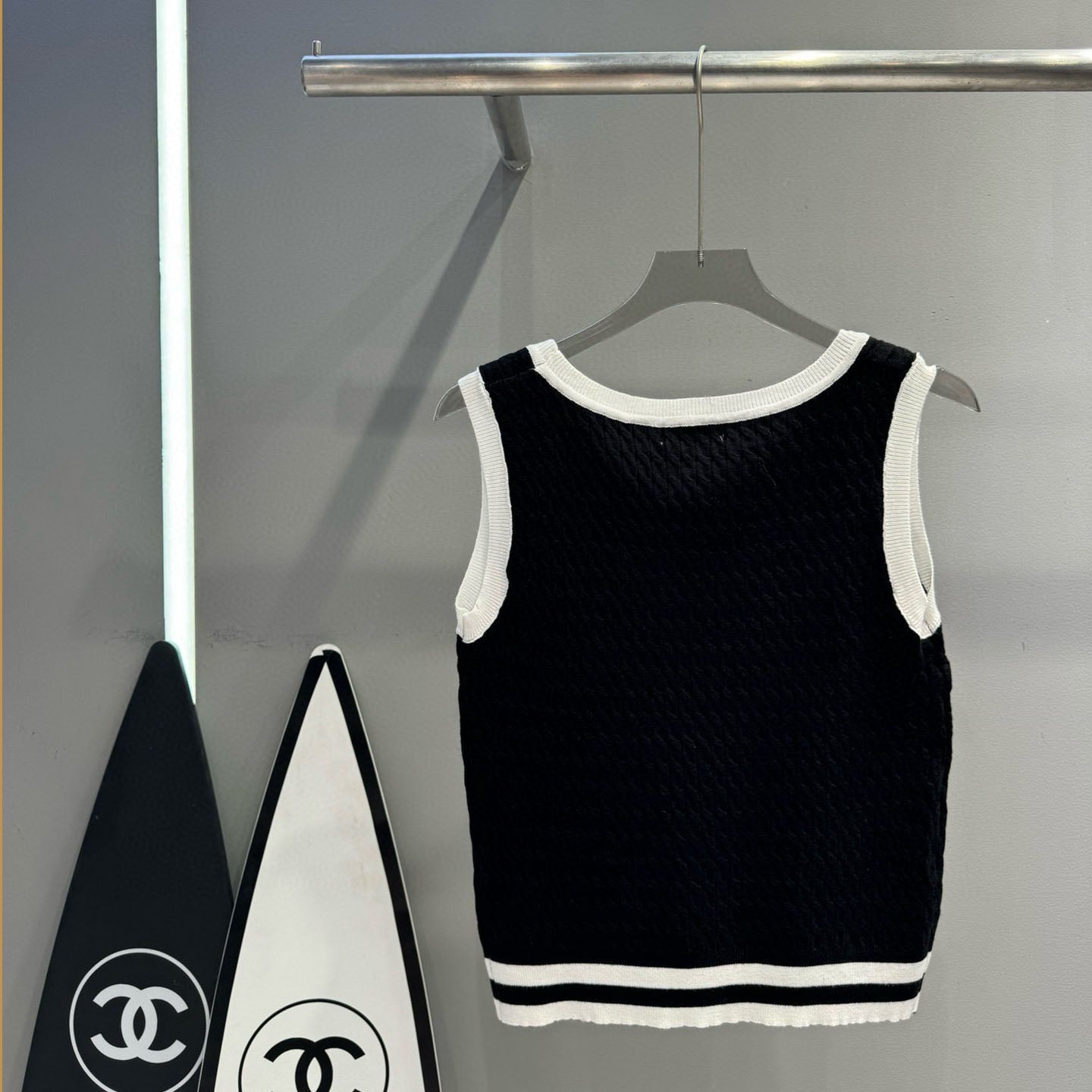 CH new twist knitted vest with contrasting colors fb0424091108