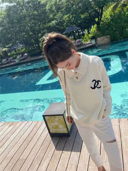 Autumn and winter limited edition embroidered logo sweater XC0823091919