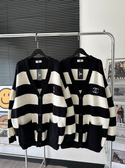 Striped contrasting color sweater jacket cardigan with embroidered logo on the chest XC0823100904