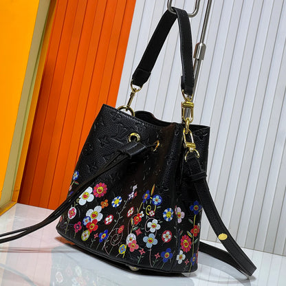 L Co-branded Bucket Bag 1025061708