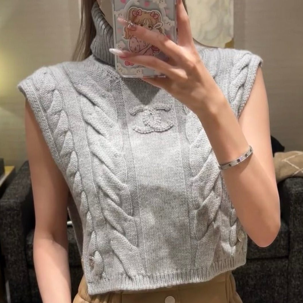 New vintage Fried Dough Twists knitting vest 1023120112