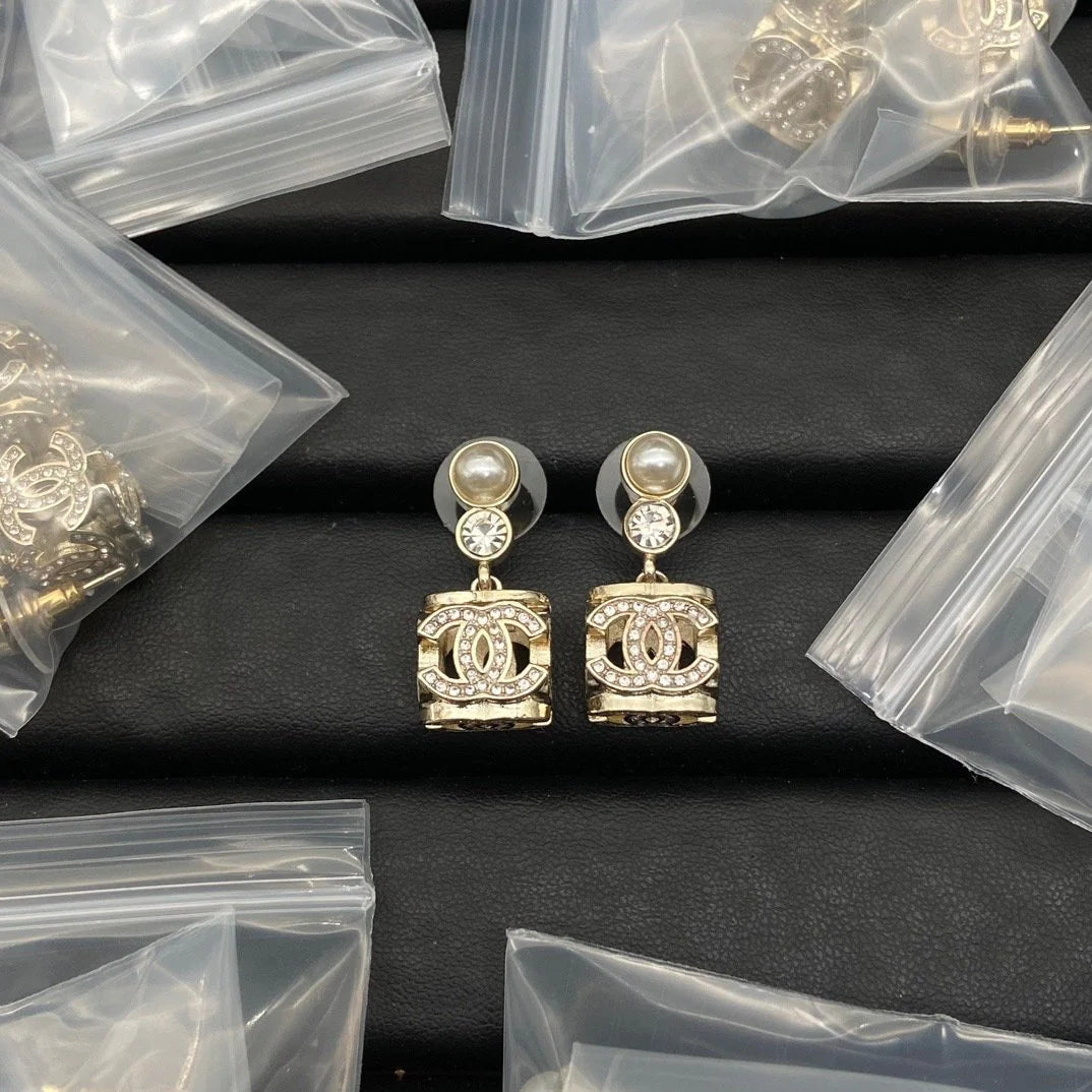 New Enamel Earrings With Heart-shaped Earrings 1024010312