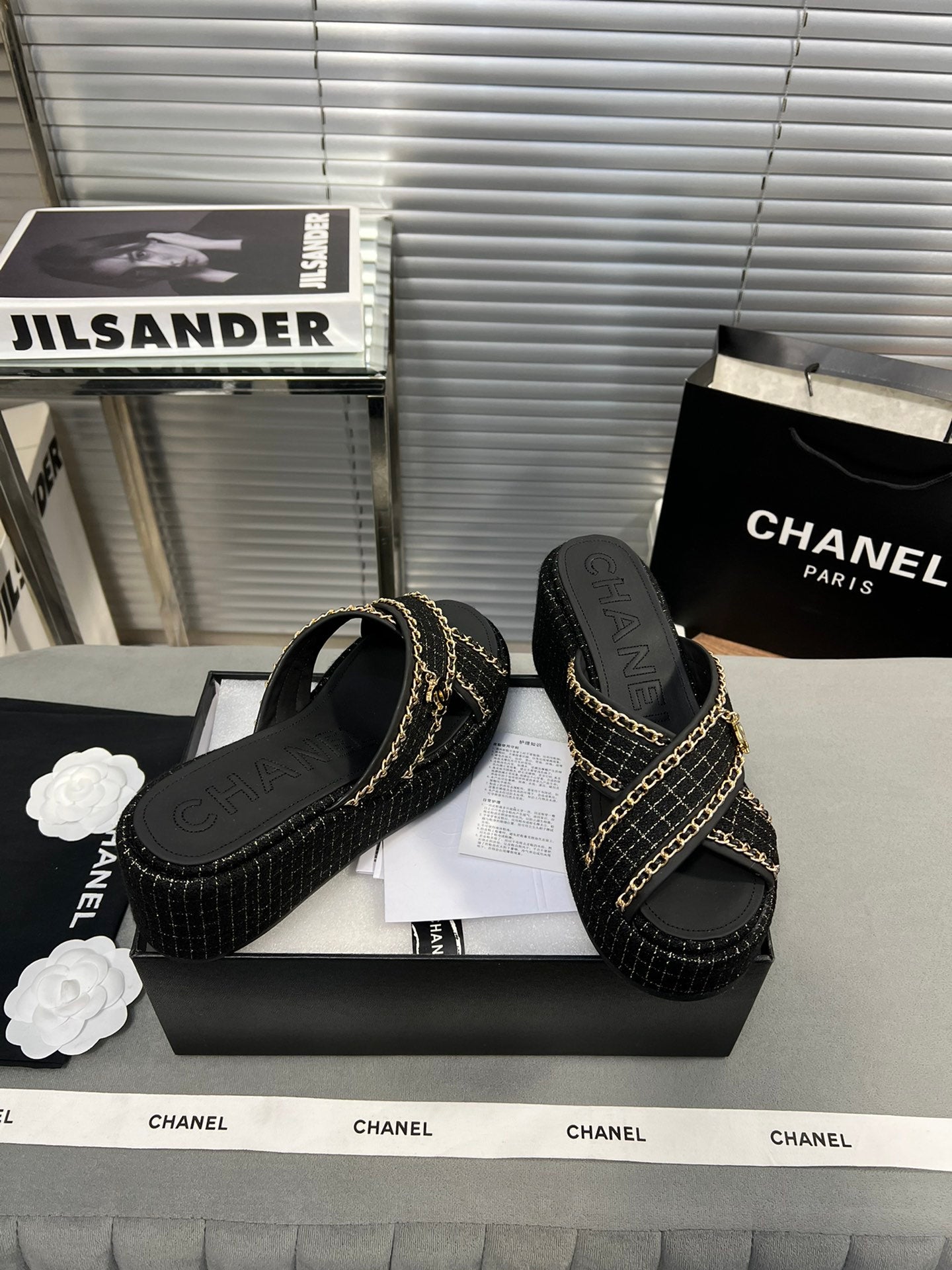 23 Ladies Fashion Luxury slipper and flip-flop S010