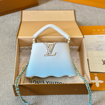 V-Capucines Shell Tote Bag 0724061308