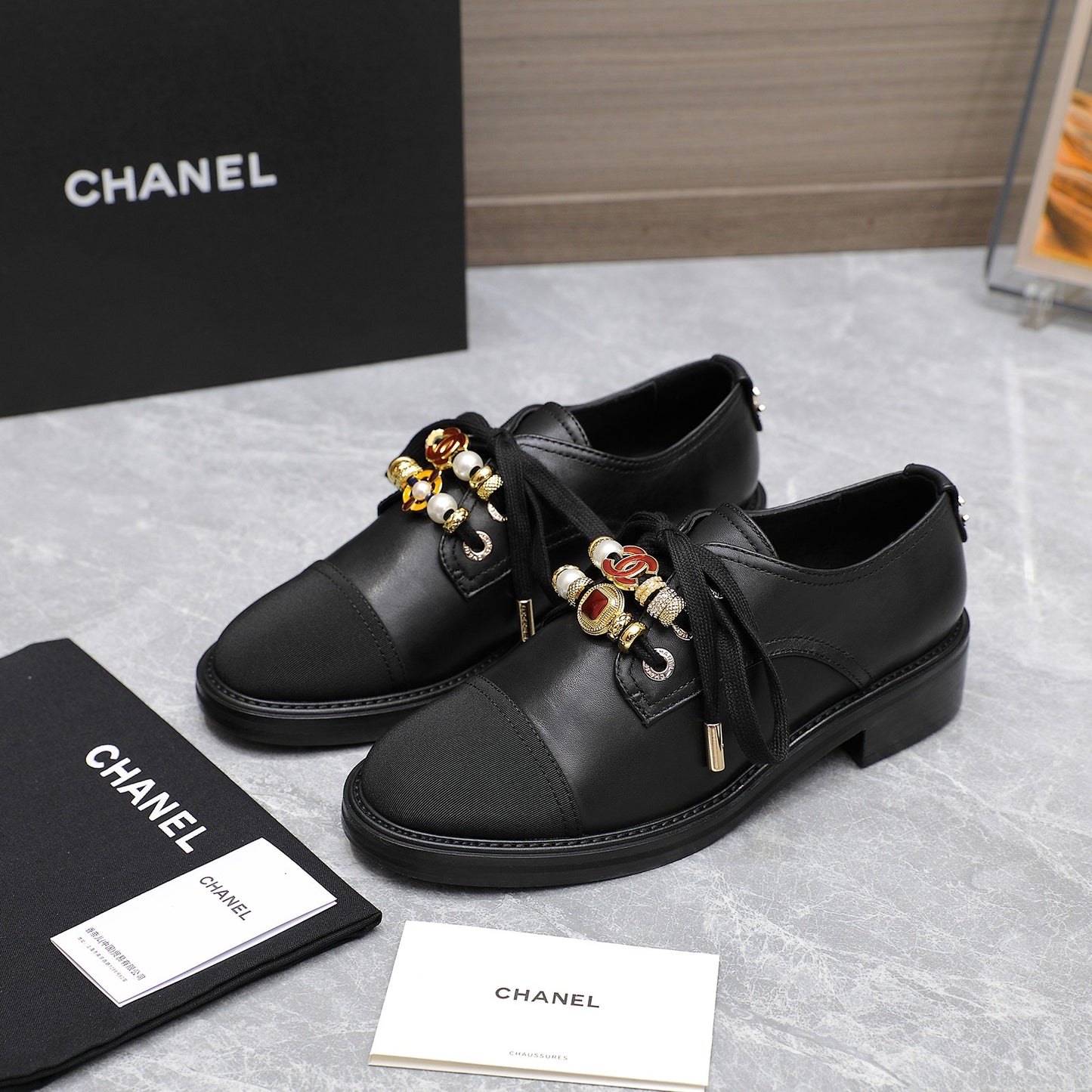 24P new double C pearl gemstone heavy metal buckle leather shoes 0724090504