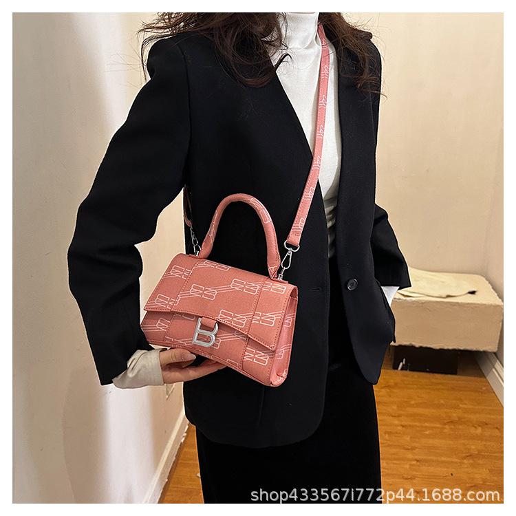 New Fashion Shoulder Bag Retro All-match Portable Small Square Bag 1024041616