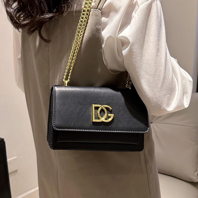 New Fashion Trend Shoulder Messenger Bag All-match Tofu Bag 1024041614