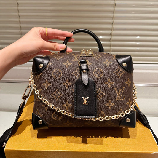 L Petite Malle Handbag 1025092517