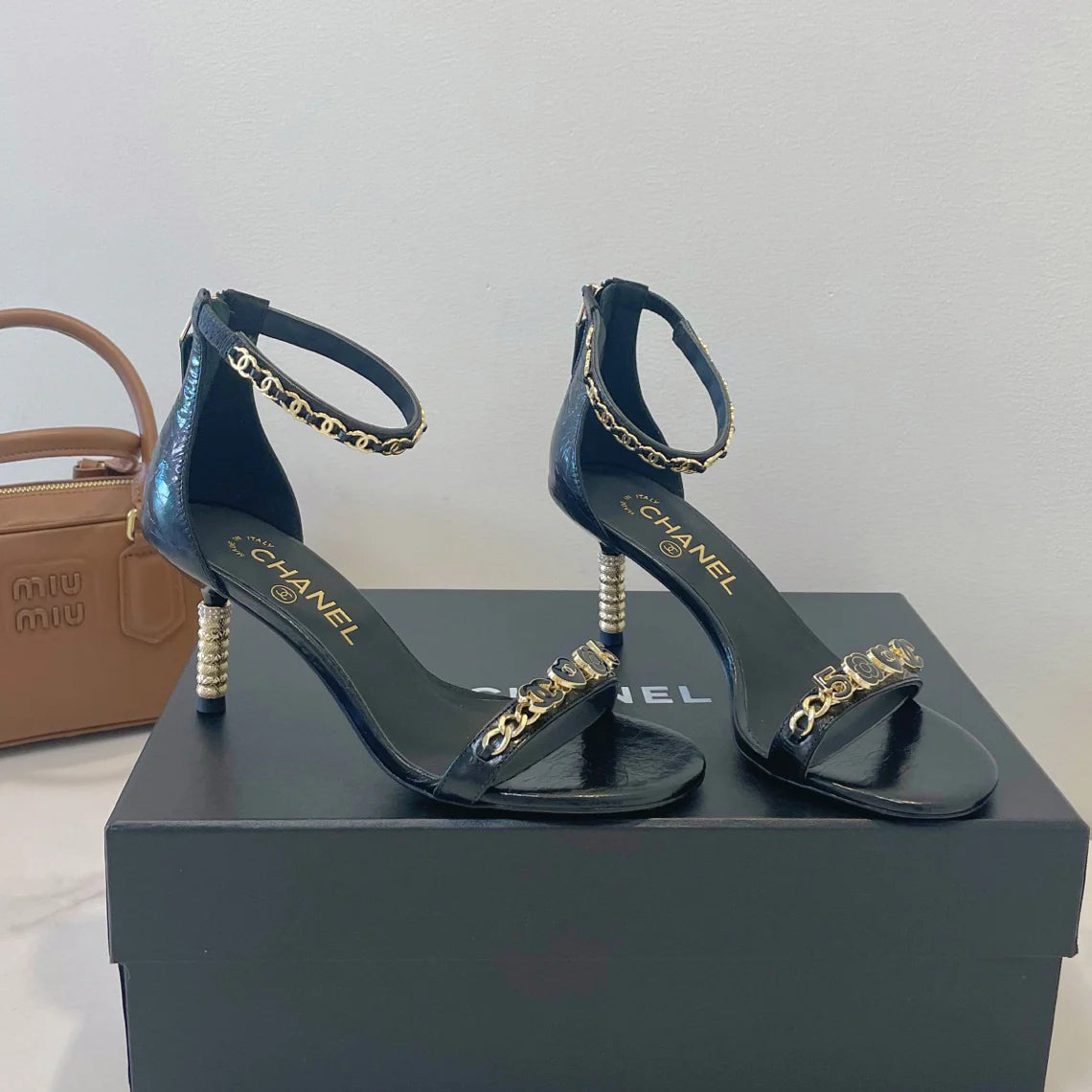 New hardware chain high-heeled sandals 1025042326