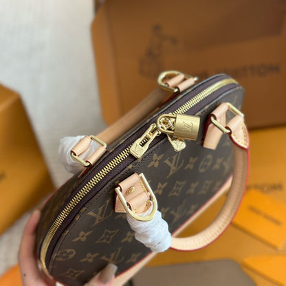 L Alma Shell Bag 1824071601