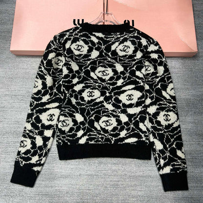 Black and white wool camellia knit XC1823091902