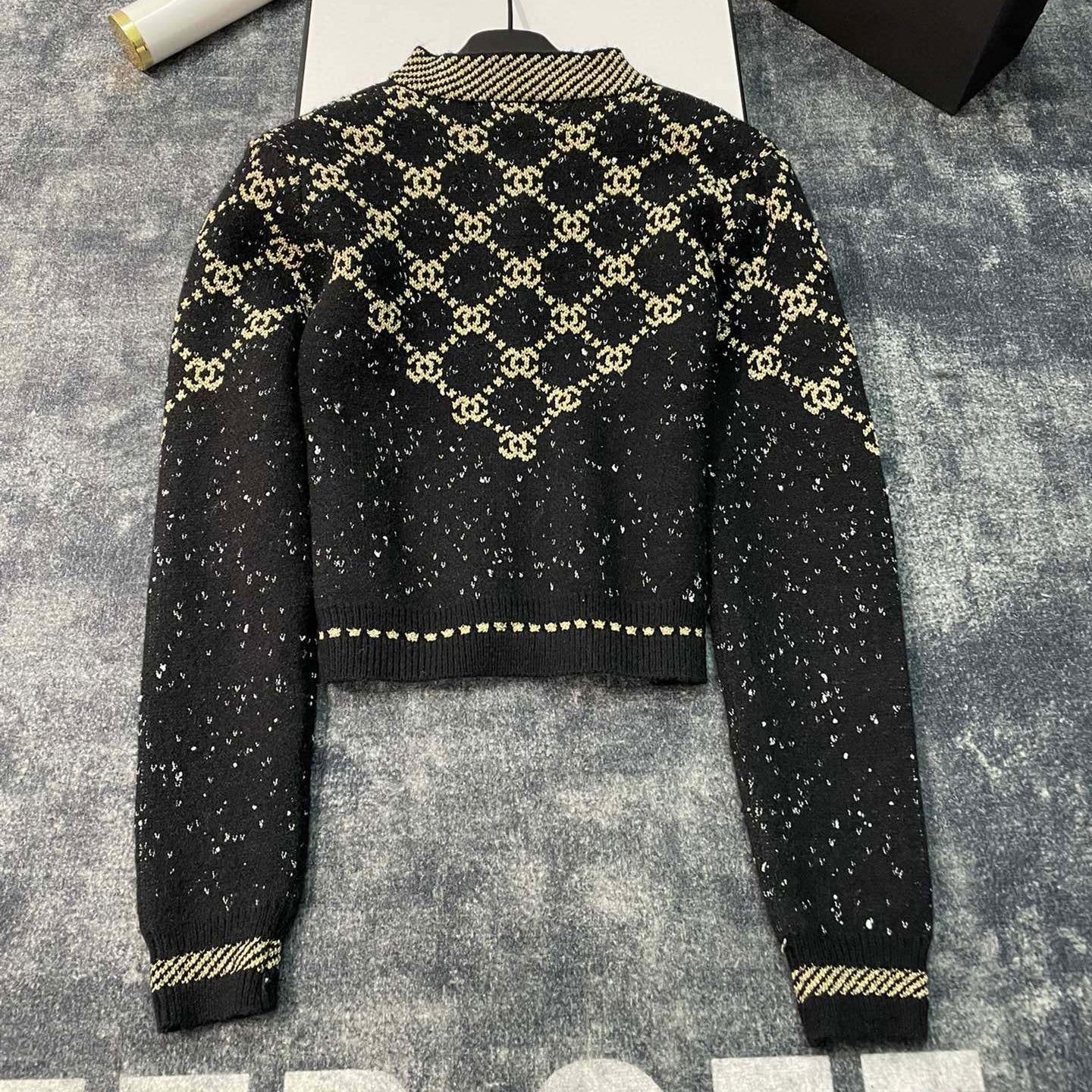 CNL fashion gold thread jacquard custom gold buckle custom yarn gradient round neck long sleeve buttoned knitted sweater cardigan jacket XC0723112005