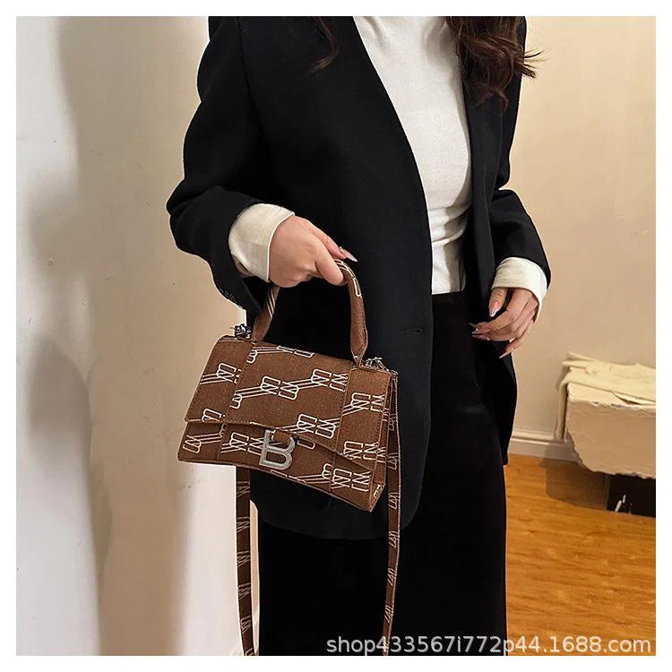 New Fashion Shoulder Bag Retro All-match Portable Small Square Bag 1024041616