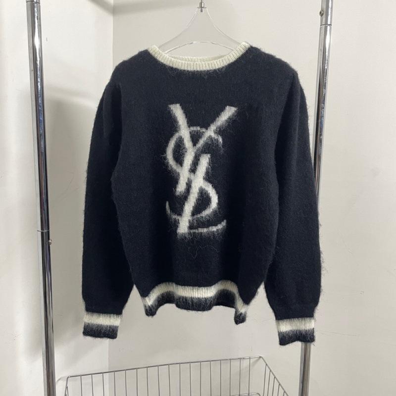 New Round Neck Long Sleeved Knitted Sweater 1023121401