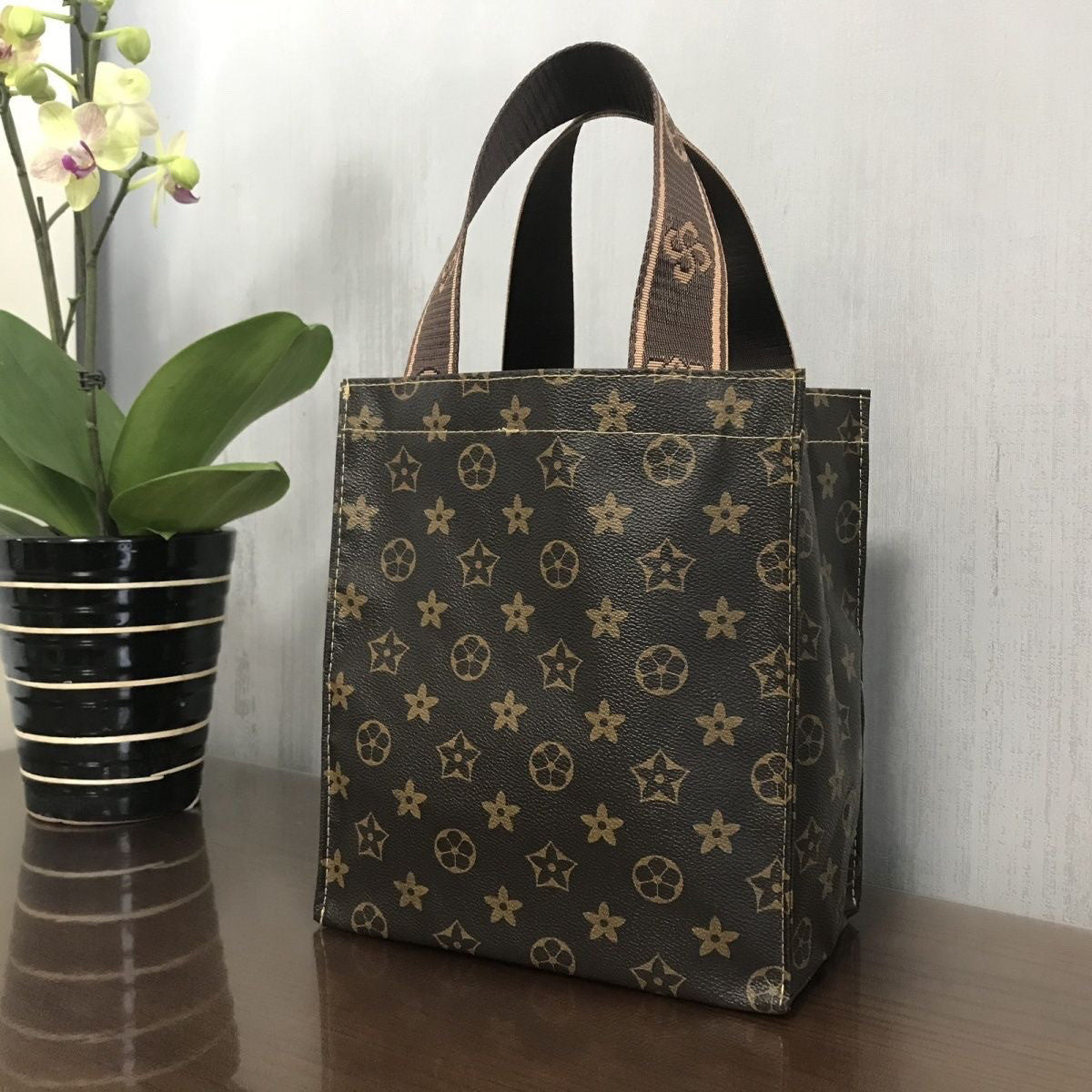 Large-capacity retro handbag 2025080713