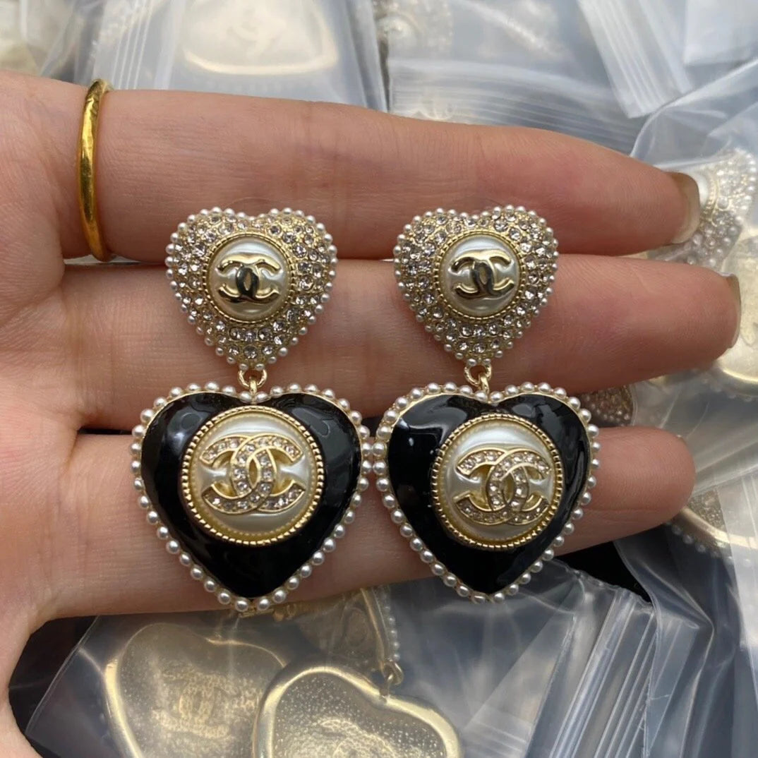 New Enamel Earrings With Heart-shaped Earrings 1024010312