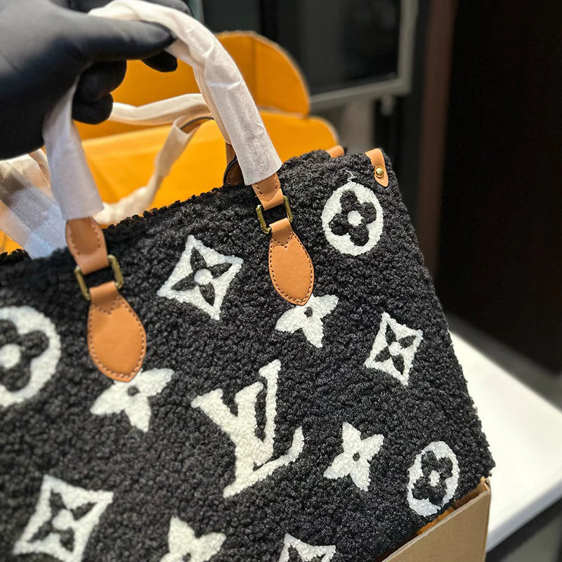 Handbags and crossbody bags 1024101023