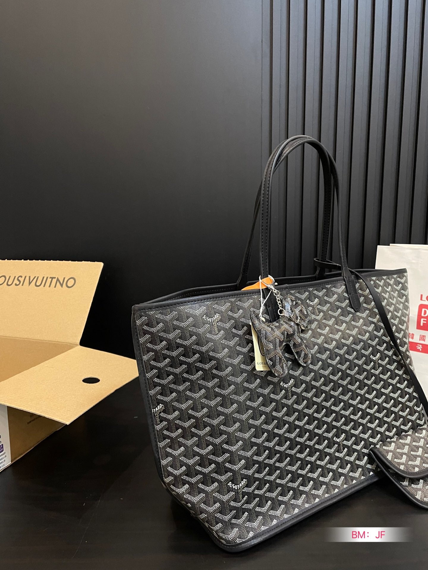 GY Classic Print Shopping Tote 1024052902