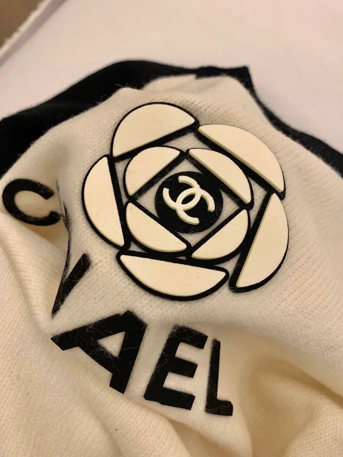 CNL Fashion Camellia Sweater 0724012302