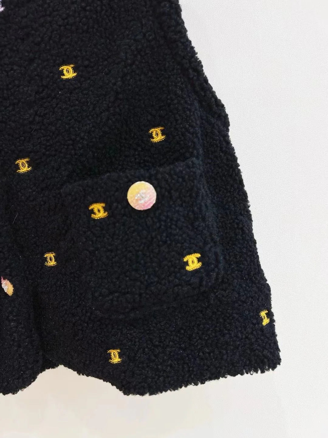 Early Spring New Embroidered Age-reducing Knitted Cardigan Vest Top 1024030710