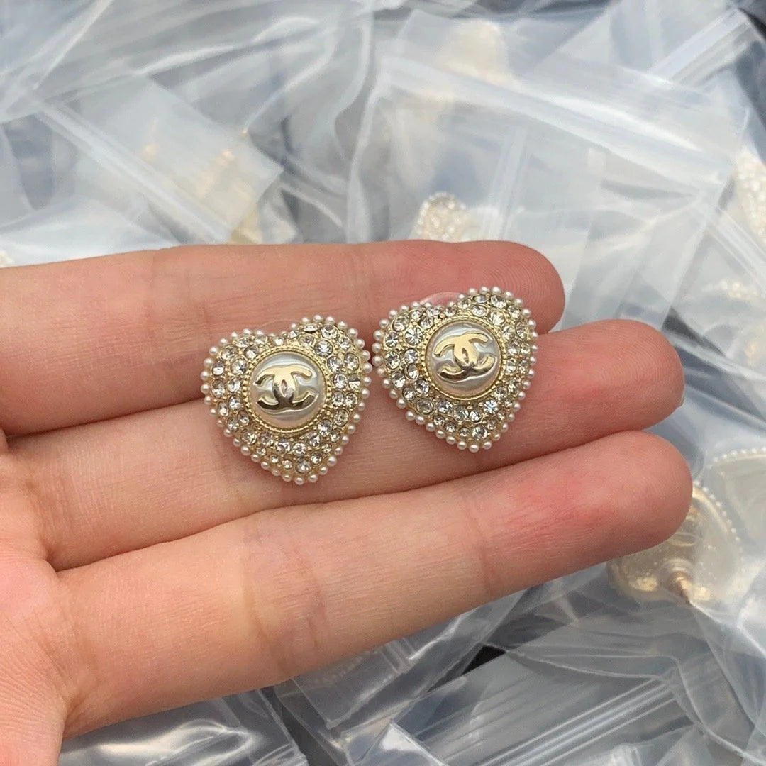 New Enamel Earrings With Heart-shaped Earrings 1024010312