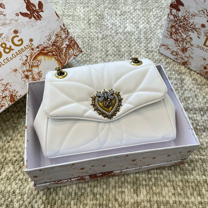 Classic and fashionable versatile crossbody bag 1024011004