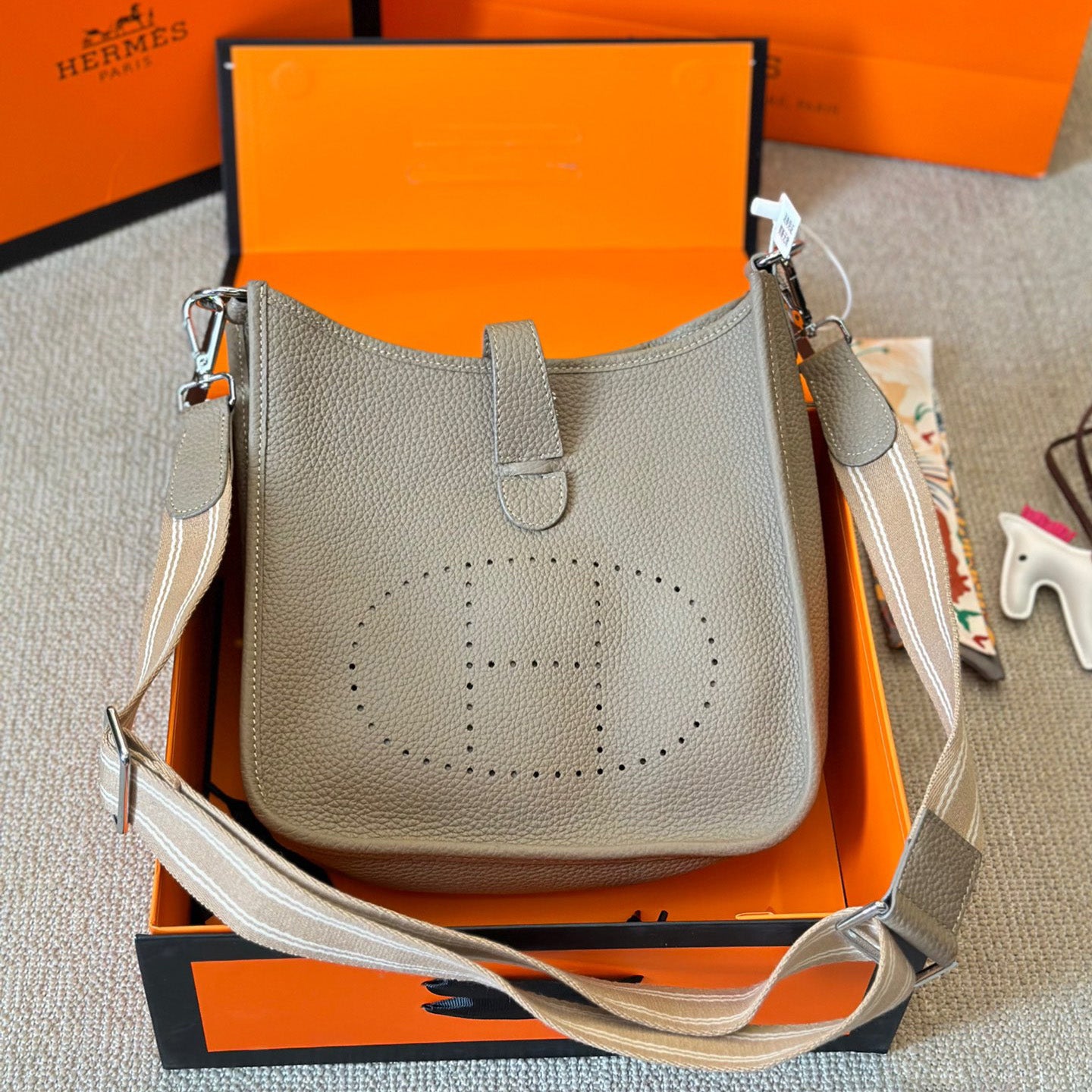 HM Evelyn Shoulder Bag 1824062401