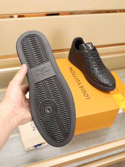 24 New Luxury V Sneakers 0424083005