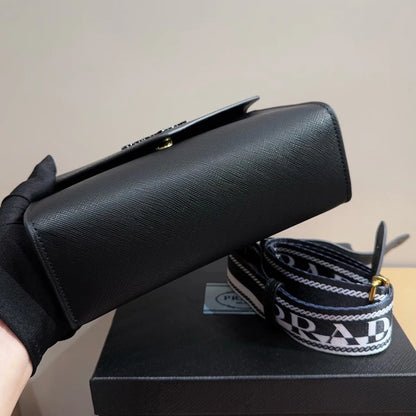 Colorblocked mono crossbody bag 1025070403