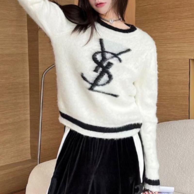 New Round Neck Long Sleeved Knitted Sweater 1023121401