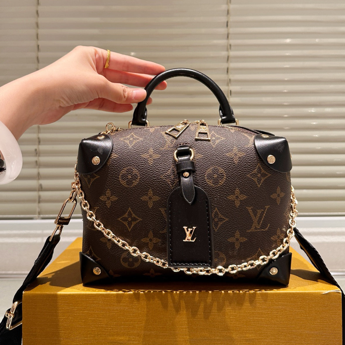 L Petite Malle Handbag 1025092517