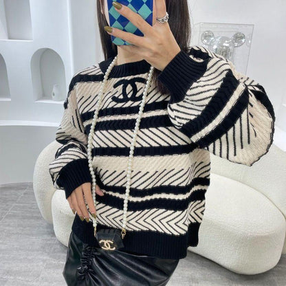 Black White Contrast Striped Knitted Sweater 0823112302