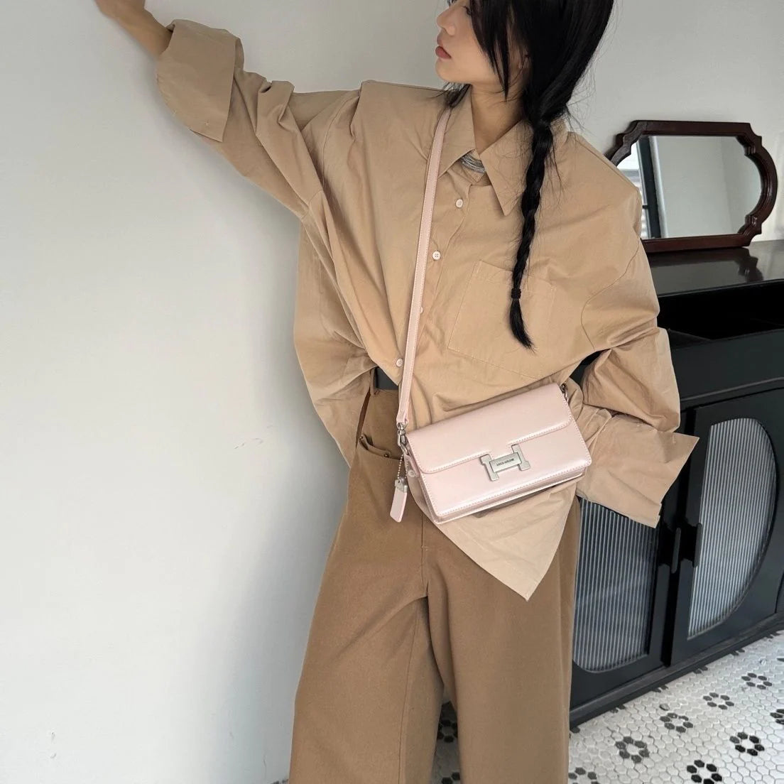 New Fashion Chain Underarm Bag Shoulder Small Square Bag 1024032025