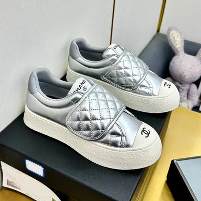 New Thick Sole Velcro Sneakers 1024121601