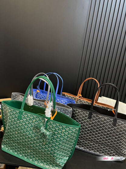 GY Classic Print Shopping Tote 1024052902