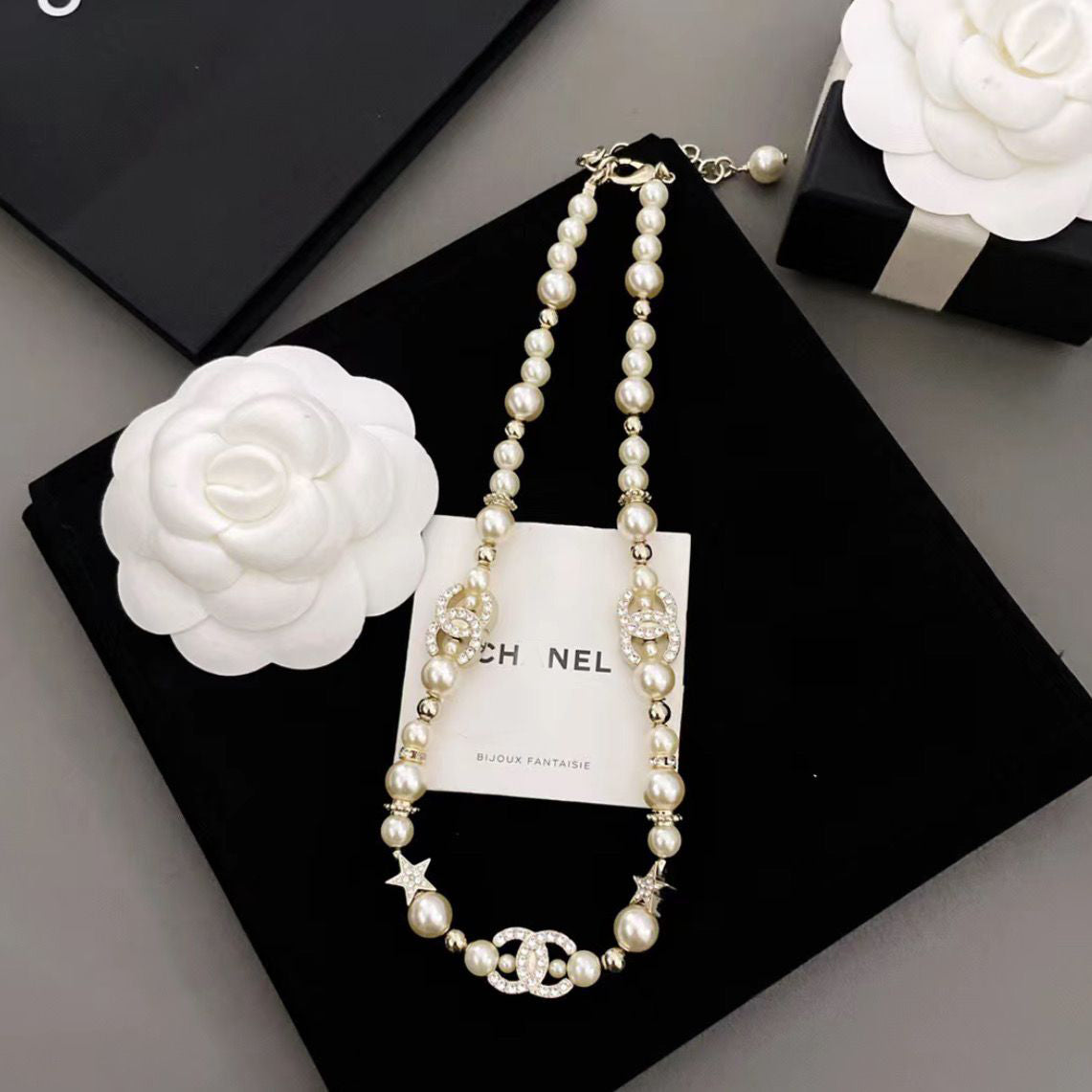 Light luxury niche high-end CC letter pearl necklace PD0823112205