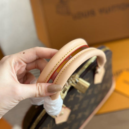 L Alma Shell Bag 1824071601