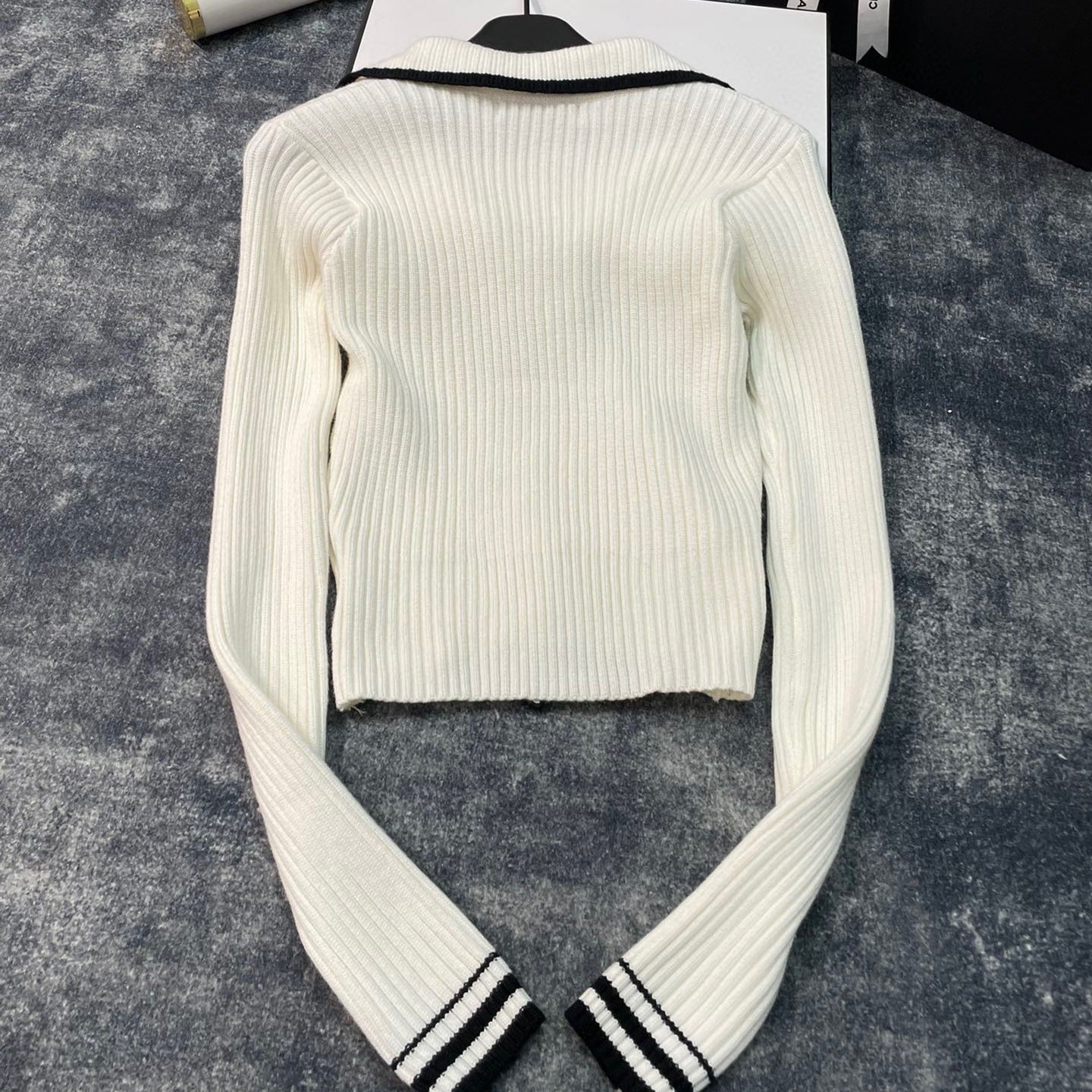 CNL Fashionable Waistless Thin Knitted Sweater XC0723112003