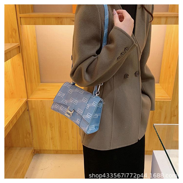 New Fashion Shoulder Bag Retro All-match Portable Small Square Bag 1024041616