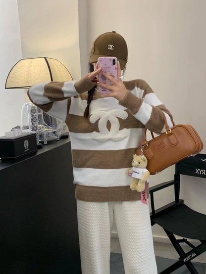 Striped contrast embroidered Double C knitted sweater XC0823092809