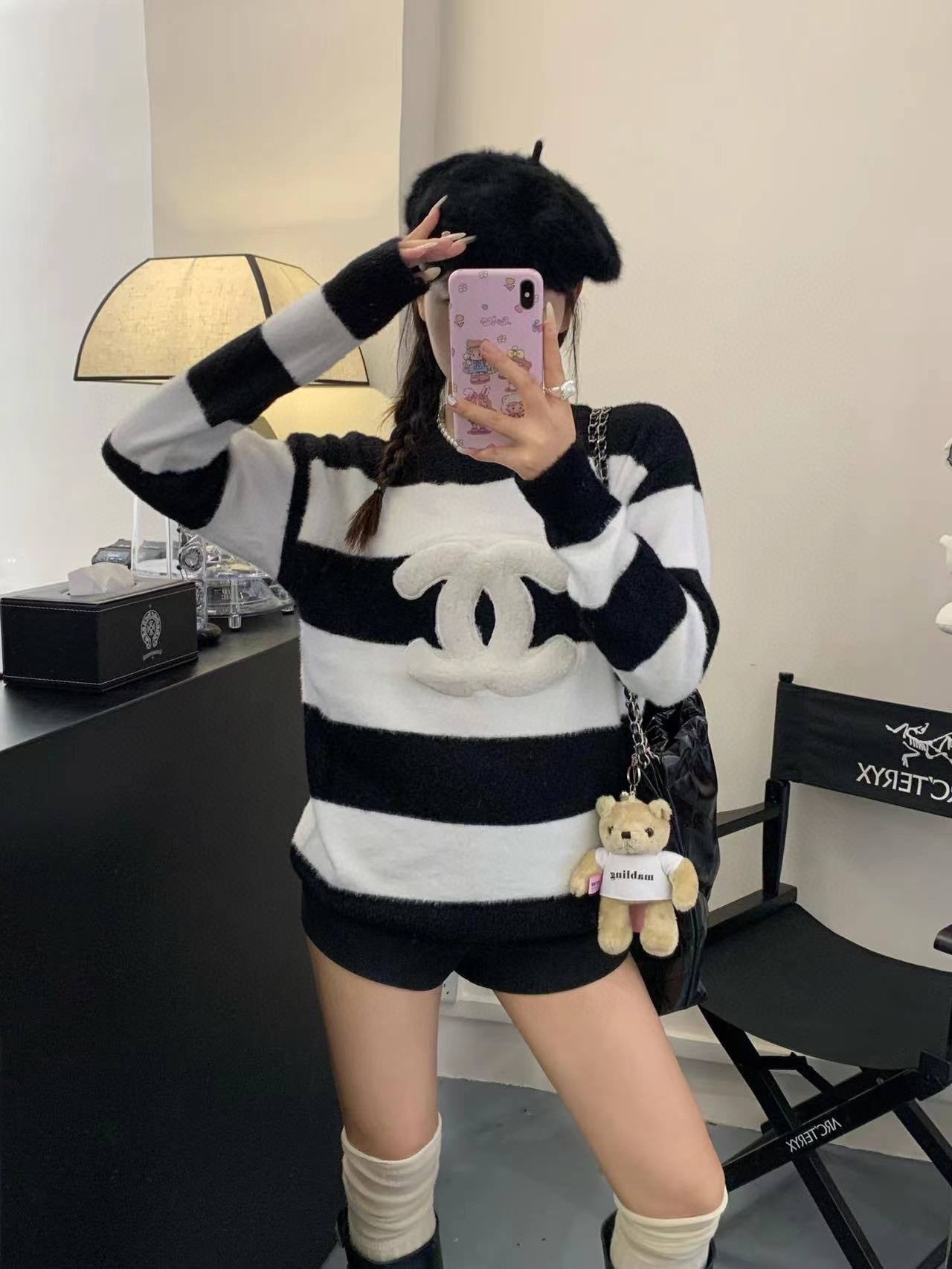 Striped contrast embroidered Double C knitted sweater XC0823092809