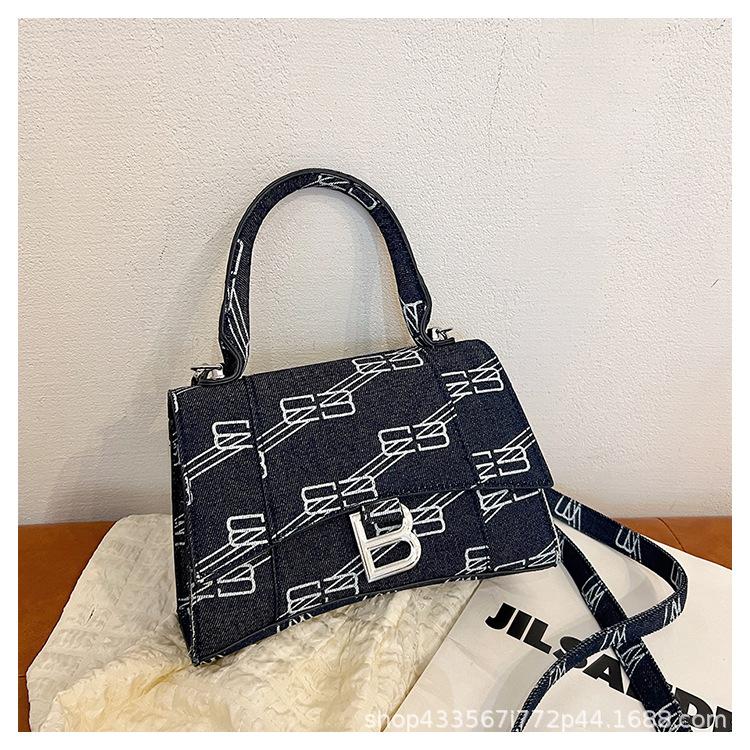 New Fashion Shoulder Bag Retro All-match Portable Small Square Bag 1024041616