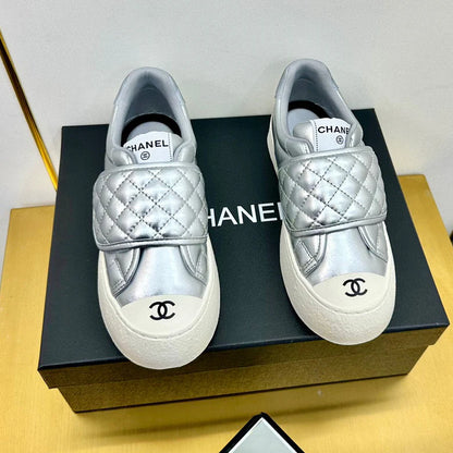 New Thick Sole Velcro Sneakers 1024121601