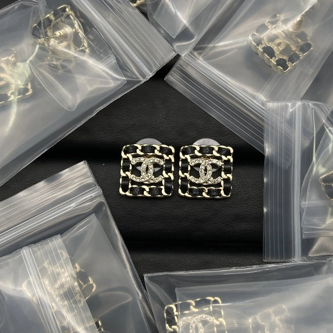 New Enamel Earrings With Heart-shaped Earrings 1024010312