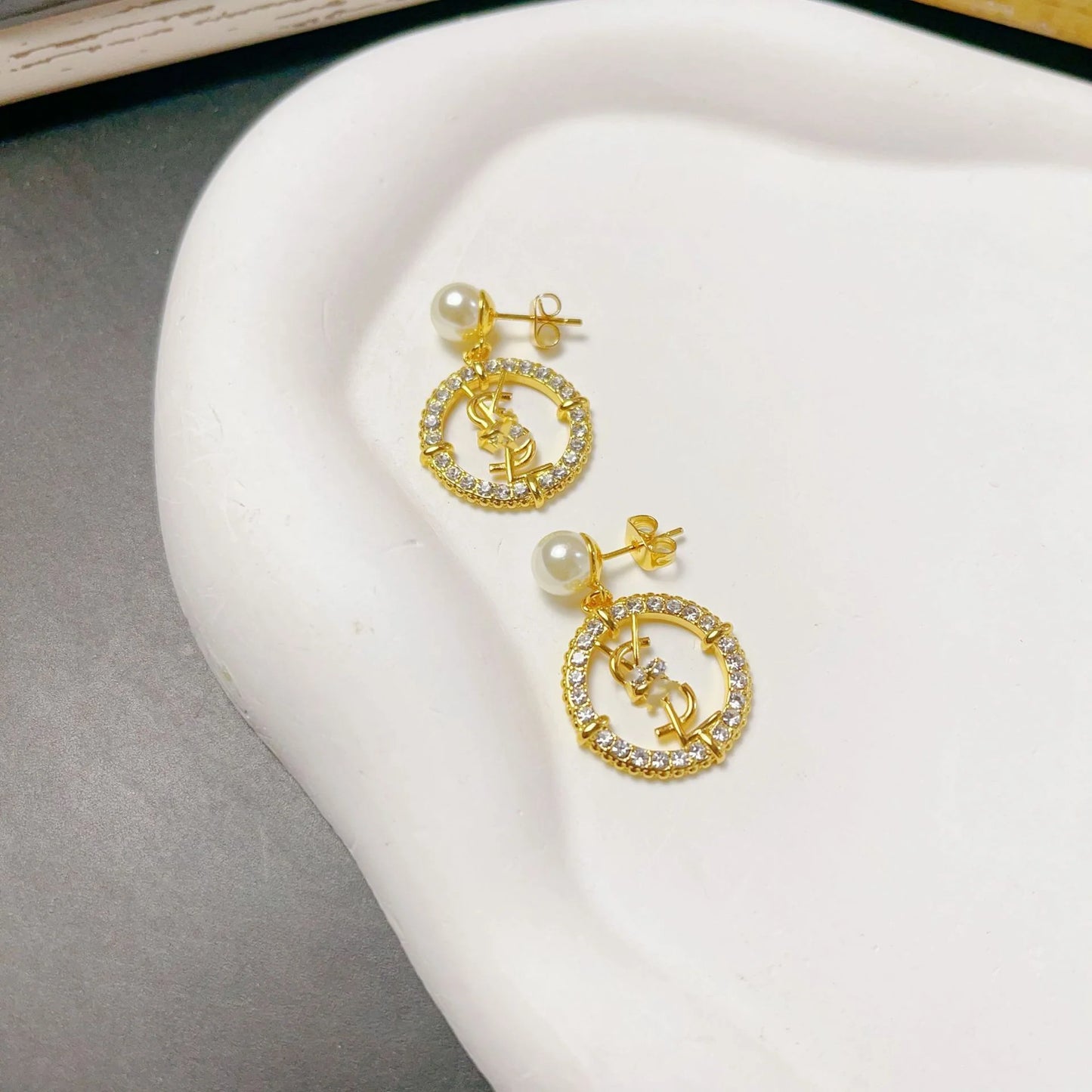 New Fashion Full Diamond Pearl Circle Letter Earrings 1024010402