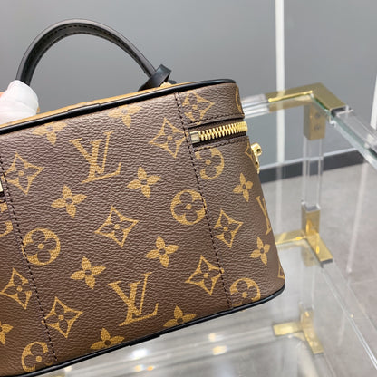 Luxury-VL VANITY Small Handbag Cosmetic Bag PD0423081608